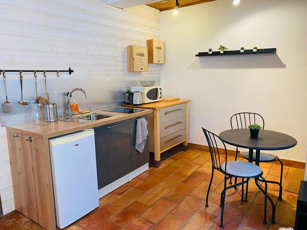 Studio Ile De La Barthelasse A Deux Pas Du Centre Avignon Buitenkant foto